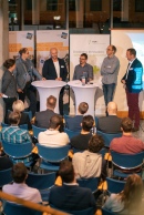 Die Gründer Manuel Dudczig, Jan Frömberg, Peter Streubel und Christoph Alt im Gespräch mit Jens Weber (v.l.n.r.) und Susann Schübel.