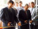 1995 Mayor Dr. Peter Seifert (centre) opens the new TCC premises.